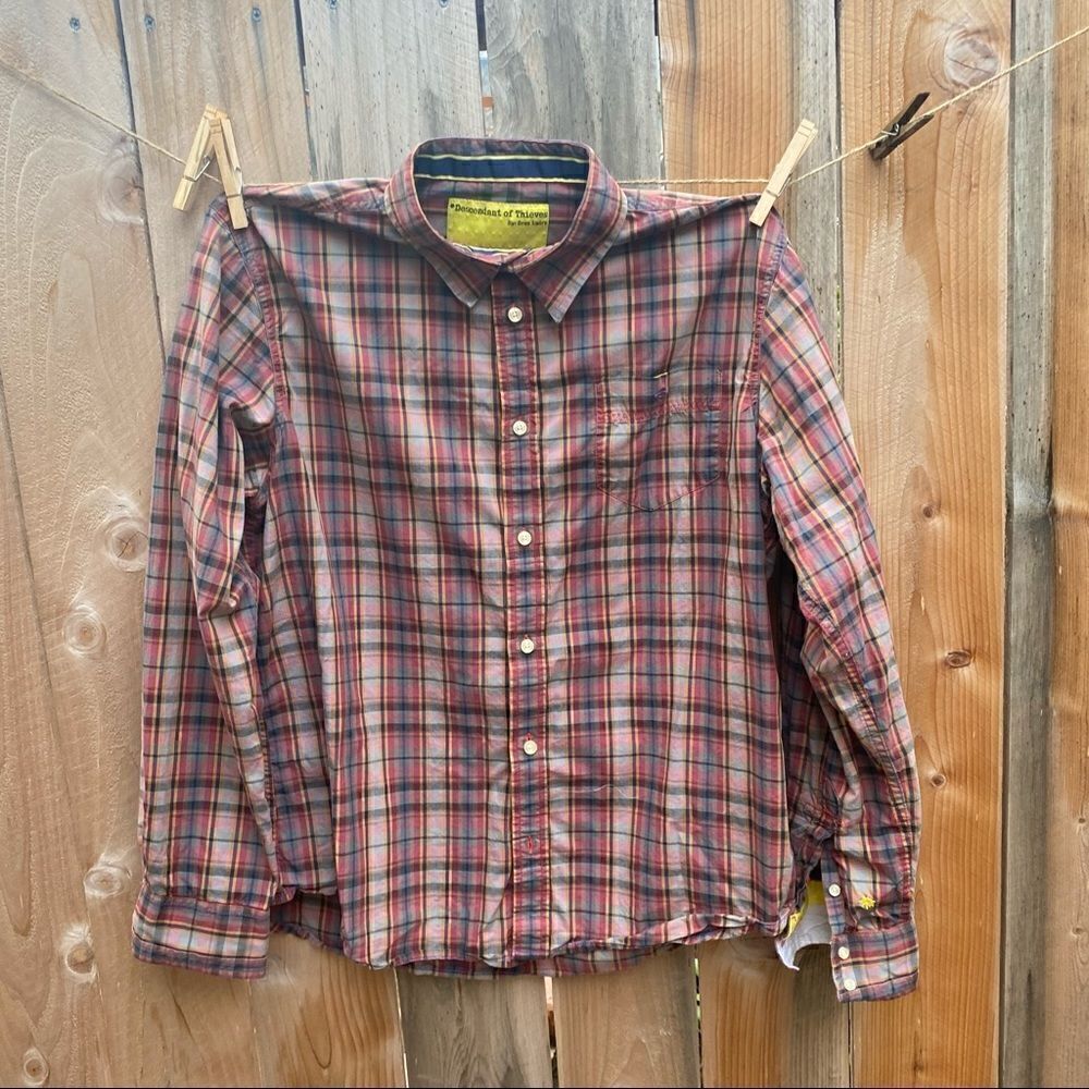 Descendant of thieves lightweight plaid button down men’s shirt in size XL